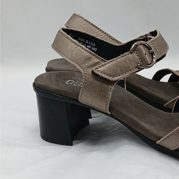 Munro Hallie Strappy Sandal Womens 6M Taupe . Metallic Leather Block Heel Shoes - Picture 2 of 10